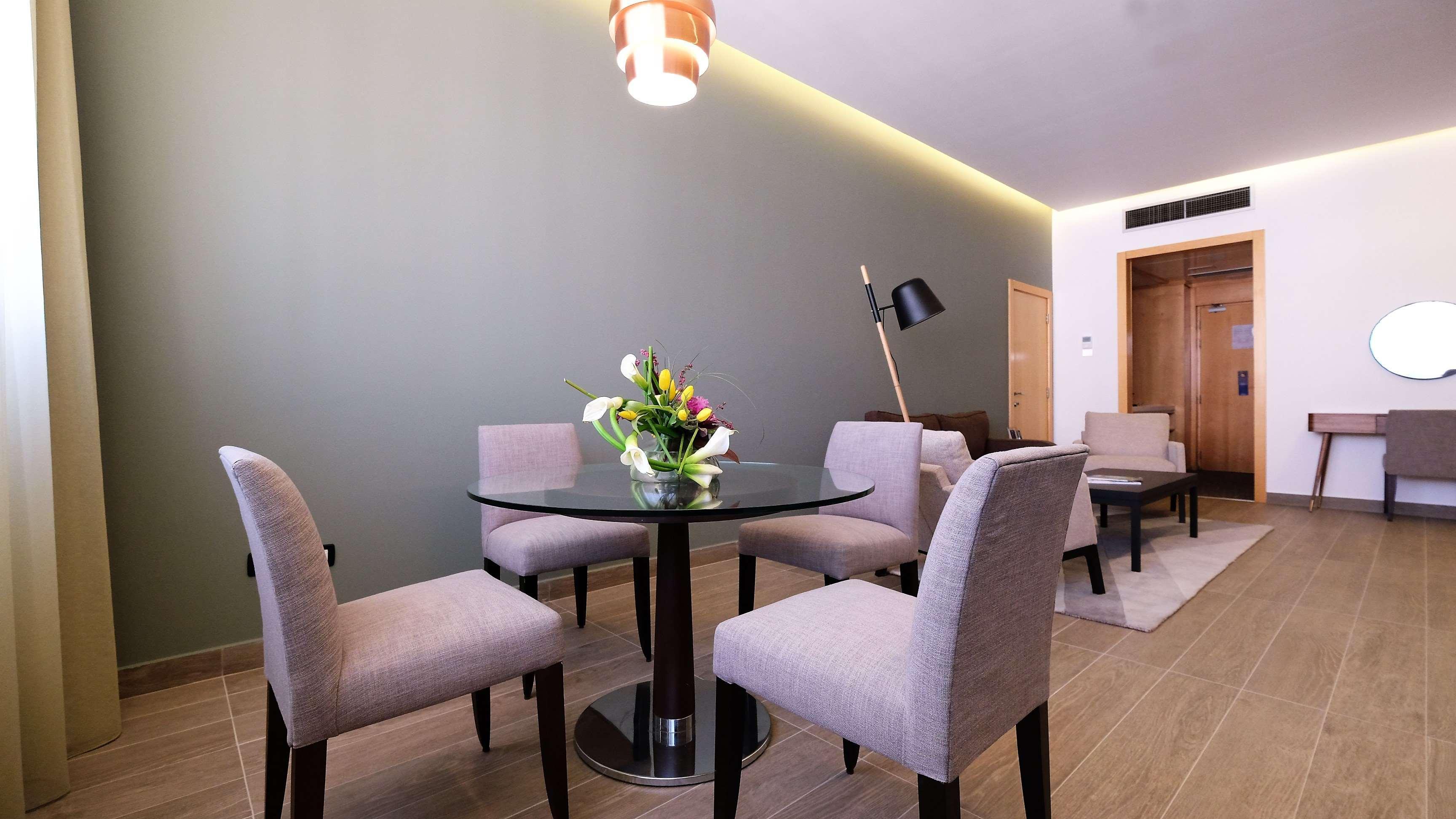 Radisson Blu Hotel, Beirut Verdun Екстер'єр фото A suite at the hotel